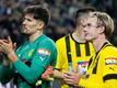 Dortmunds Torwart Gregor Kobel (l) und Julian Brandt nach dem Spiel.