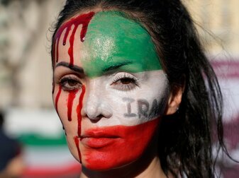 Weltweit wird gegen die iranische Regierung demonstriert. Weltweit wird gegen die iranische Regierung demonstriert.