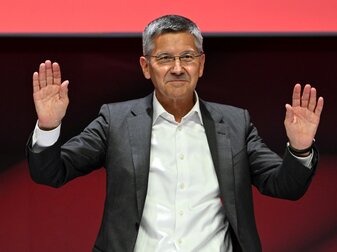 Hainer lässt Vertragsverlängerung mit Qatar Airways offen Hainer lässt Vertragsverlängerung mit Qatar Airways offen