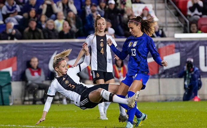 Kathrin Hendrich (3) musste sich mit den DFB-Frauen den USA geschlagen geben.