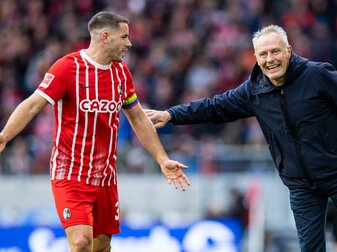 Verstehen sich: Freiburg-Kapitän Christian Günter (l) und Trainer Christian Streich. Verstehen sich: Freiburg-Kapitän Christian Günter (l) und Trainer Christian Streich.