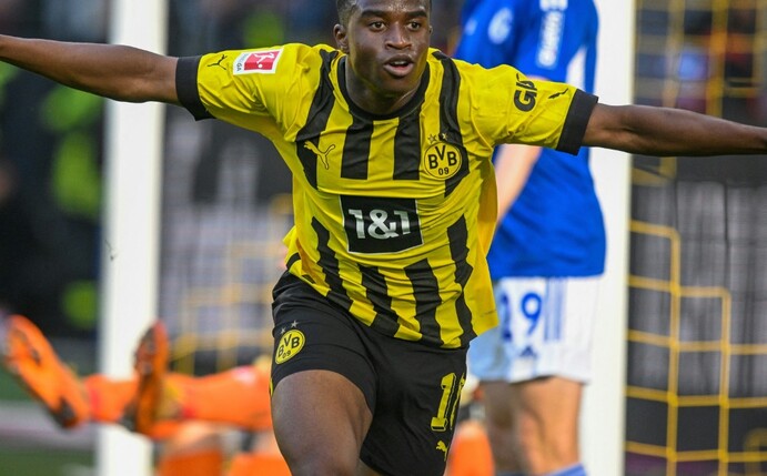 Revierderby zwischen Schalke und Dortmund am 11. März