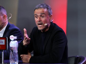 "Ungefilterte Kommunikation": Enrique will aus Doha streamen "Ungefilterte Kommunikation": Enrique will aus Doha streamen