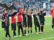 Die Frankfurter Spieler feiern den Sieg gegen Mainz. Foto: Frank Rumpenhorst