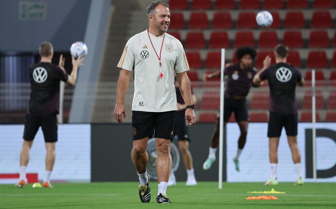 Bundestrainer Hansi Flick wird seine WM-Startelf gegen den Oman wohl nicht aufs Feld schicken.