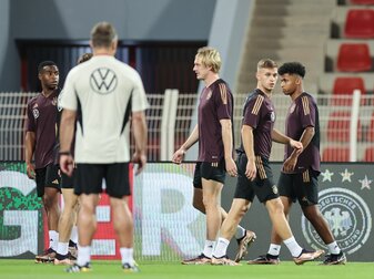 Dortmunds Youssoufa Moukoko (l) ist der jüngste Spieler im deutschen Kader. Dortmunds Youssoufa Moukoko (l) ist der jüngste Spieler im deutschen Kader.