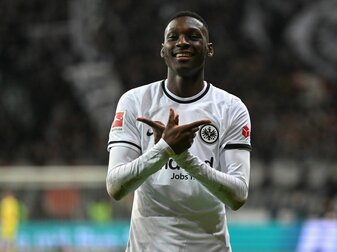 Frankfurts Torschütze Randal Kolo Muani soll in Frankreichs Kader nachrücken. Frankfurts Torschütze Randal Kolo Muani soll in Frankreichs Kader nachrücken.