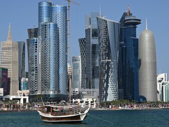 Während einer Live-Reportage in Katar ist ein dänisches TV-Team von Sicherheitskräften bedrängt worden. (Symbolbild)