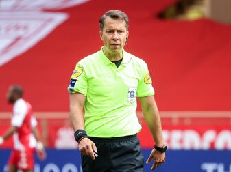 Nach Schlaganfall: Französischer Schiedsrichter gestorben Nach Schlaganfall: Französischer Schiedsrichter gestorben