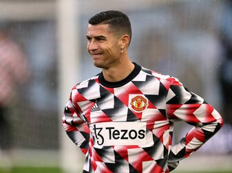 In einem Interview sagt Ronaldo, er hätte 2021 fast zu Man City gewechselt. In einem Interview sagt Ronaldo, er hätte 2021 fast zu Man City gewechselt.