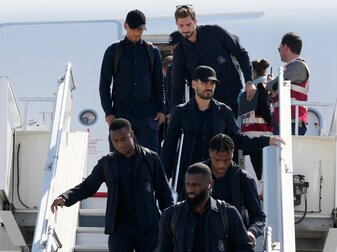 Die deutsche Nationalmannschaft bei der Ankunft in Doha. Die deutsche Nationalmannschaft bei der Ankunft in Doha.
