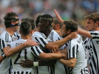 Der deutsche Weltmeister und Juventus sind nach dem 0:1 (0:0) des Verfolgers SSC Neapel am Montag beim AS Rom drei Spieltage vor Saisonende der Serie A nicht mehr einzuholen. Juve, im Champions-League-Achtelfinale an Bayern München gescheitert, hatte am Der deutsche Weltmeister und Juventus sind nach dem 0:1 (0:0) des Verfolgers SSC Neapel am Montag beim AS Rom drei Spieltage vor Saisonende der Serie A nicht mehr einzuholen. Juve, im Champions-League-Achtelfinale an Bayern München gescheitert, hatte am