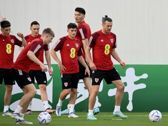 Zu heiß: Wales verlegt Training in den Nachmittag Zu heiß: Wales verlegt Training in den Nachmittag