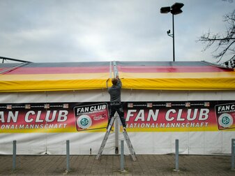 Der Fan Club Nationalmannschaft wurde 2003 vom Deutschen Fußball-Bund und Sponsor Coca-Cola ins Leben gerufen. Der Fan Club Nationalmannschaft wurde 2003 vom Deutschen Fußball-Bund und Sponsor Coca-Cola ins Leben gerufen.
