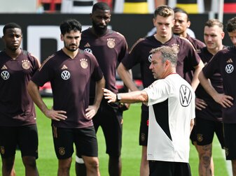 Das DFB-Team beim Training in im Al-Shamal Stadion. Das DFB-Team beim Training in im Al-Shamal Stadion.