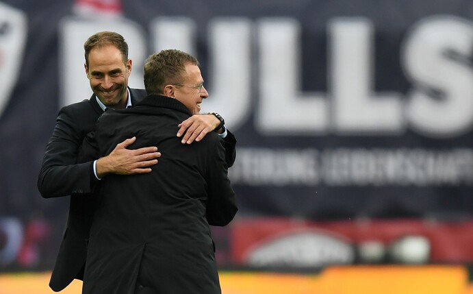 Ralf Rangnick (r) und Oliver Mintzlaff wollen sich wieder versöhnen.