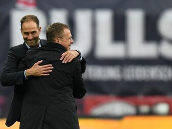Ralf Rangnick (r) und Oliver Mintzlaff wollen sich wieder versöhnen. Ralf Rangnick (r) und Oliver Mintzlaff wollen sich wieder versöhnen.