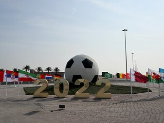 Es geht los: Die WM in Katar wird weiter von politischen Debatten begleitet. Es geht los: Die WM in Katar wird weiter von politischen Debatten begleitet.