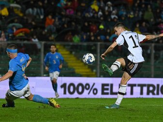 Die deutsche U21-Mannschaft erreichte gegen Italien einen besonders wichtigen Sieg. Die deutsche U21-Mannschaft erreichte gegen Italien einen besonders wichtigen Sieg.