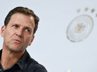 Pressekonferenz mit DFB-Direktor Oliver. Pressekonferenz mit DFB-Direktor Oliver.