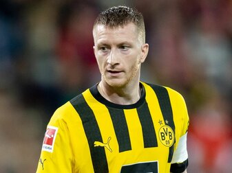 Statt zur WM in Katar geht Marco Reus mit Borussia Dortmund auf Asienreise. Statt zur WM in Katar geht Marco Reus mit Borussia Dortmund auf Asienreise.