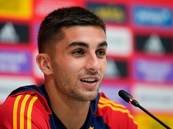 Ist mit der Tochter des spanischen Nationaltrainers liiert: Ferran Torres. Ist mit der Tochter des spanischen Nationaltrainers liiert: Ferran Torres.