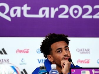 Kapitän des US-WM-Teams, Tyler Adams spricht auf einer Pressekonferenz. Kapitän des US-WM-Teams, Tyler Adams spricht auf einer Pressekonferenz.