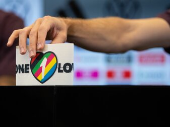 Das Tragen der «One Love»-Kapitänsbinde könnte zu Sanktionen führen. Das Tragen der «One Love»-Kapitänsbinde könnte zu Sanktionen führen.