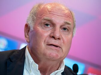 Hat große Sympathien für den FC Schalke 04: Uli Hoeneß, Ehrenpräsident des FC Bayern München. Hat große Sympathien für den FC Schalke 04: Uli Hoeneß, Ehrenpräsident des FC Bayern München.