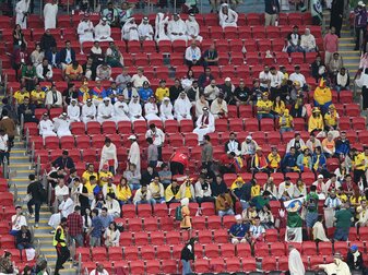 Zahlreiche Zuschauer verließen schon vor Spielende das Stadion. Zahlreiche Zuschauer verließen schon vor Spielende das Stadion.