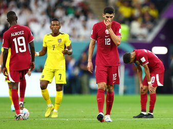 Die Spieler von Katar zeigten sich nach dem Spiel enttäuscht. Die Spieler von Katar zeigten sich nach dem Spiel enttäuscht.