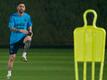 Argentiniens Lionel Messi macht sich zu Beginn des Trainings warm.