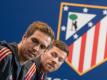 Philipp Lahm und Xabi Alonso auf der PK vor der Partie gegen Atlético Madrid. Foto: Peter Kneffel