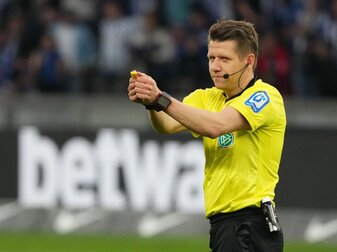 Schiedsrichter Patrick Ittrich hat deutliche Kritik am Weltverband FIFA geäußert. Schiedsrichter Patrick Ittrich hat deutliche Kritik am Weltverband FIFA geäußert.