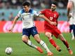 Englands Abwehrchef Harry Maguire (l) musste verletzt vom Platz.