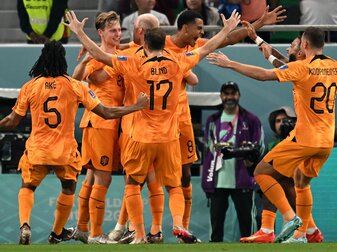 Die Spieler der Niederlande jubeln nach dem Tor zur 1:0 Führung gegen Senegal. Die Spieler der Niederlande jubeln nach dem Tor zur 1:0 Führung gegen Senegal.