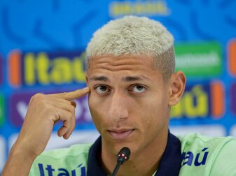 Strebt mit Brasilien den sechsten Stern an: Richarlison auf der Pressekonferenz seines Teams. Strebt mit Brasilien den sechsten Stern an: Richarlison auf der Pressekonferenz seines Teams.