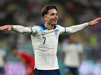 Tor gegen Iran: Grealish löst Jubel-Versprechen für jungen Fan ein Tor gegen Iran: Grealish löst Jubel-Versprechen für jungen Fan ein