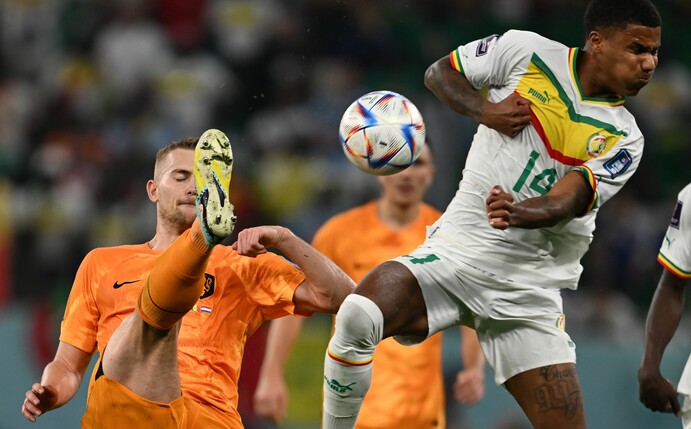 Ex-Bundesliga-Profi Ismail Jakobs (r) kam zu seinem WM-Debüt.