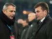 VfL-Sportdirektor Klaus Allofs (l) lehnt jede Diskussion über eine Trennung von Trainer Dieter Hecking ab. Foto: Marius Becker
