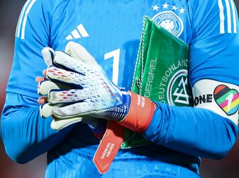 DFB-Kapitän Manuel Neuer wird bei der WM nicht mit der «One Love»-Kapitänsbinde auflaufen. DFB-Kapitän Manuel Neuer wird bei der WM nicht mit der «One Love»-Kapitänsbinde auflaufen.