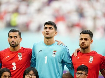 Irans Spieler verzichteten gegen England auf das Singen der Hymne. Irans Spieler verzichteten gegen England auf das Singen der Hymne.