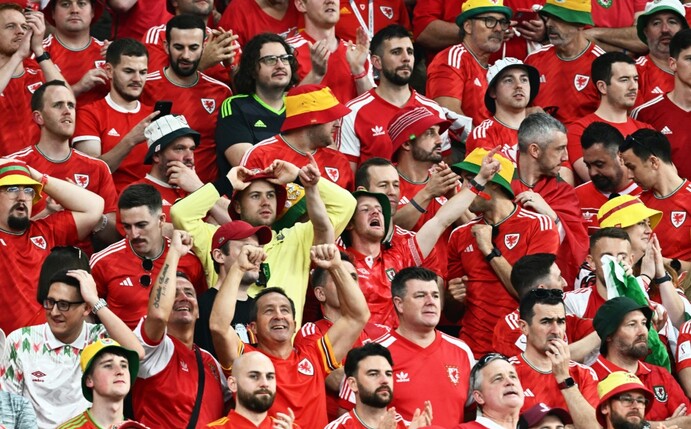 Regenbogen-Hüte: Wales spricht bei der FIFA vor