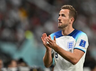 Englands Harry Kane applaudiert den Fans bei seiner Auswechslung. Englands Harry Kane applaudiert den Fans bei seiner Auswechslung.