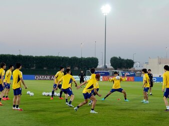 Japans Spieler trainieren auf einem Platz. Japans Spieler trainieren auf einem Platz.