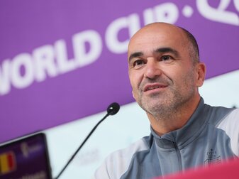 Belgiens Trainer Roberto Martinez spricht während eines Medientermins.