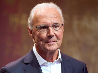 Verzichtet auf eine Reise zur Fußball-WM nach Katar: Franz Beckenbauer. Verzichtet auf eine Reise zur Fußball-WM nach Katar: Franz Beckenbauer.
