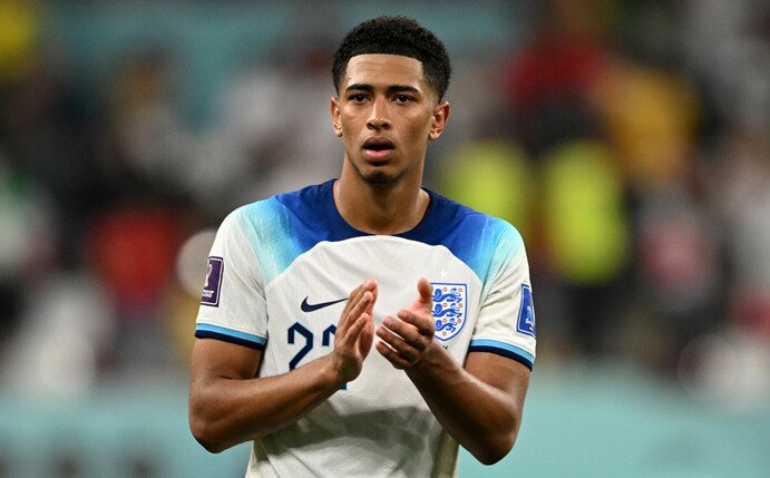 Englands Jude Bellingham jubelt nach dem Spiel gegen den Iran.