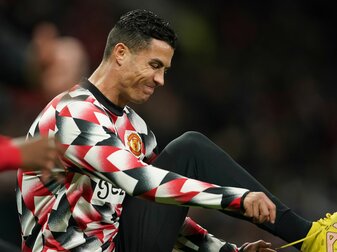 Hatte bei Manchester United einem Fan das Handy weggeschlagen: Cristiano Ronaldo. Hatte bei Manchester United einem Fan das Handy weggeschlagen: Cristiano Ronaldo.