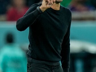 Nun geht es gegen Deutschland: Spaniens Trainer Luis Enrique gestikuliert. Nun geht es gegen Deutschland: Spaniens Trainer Luis Enrique gestikuliert.